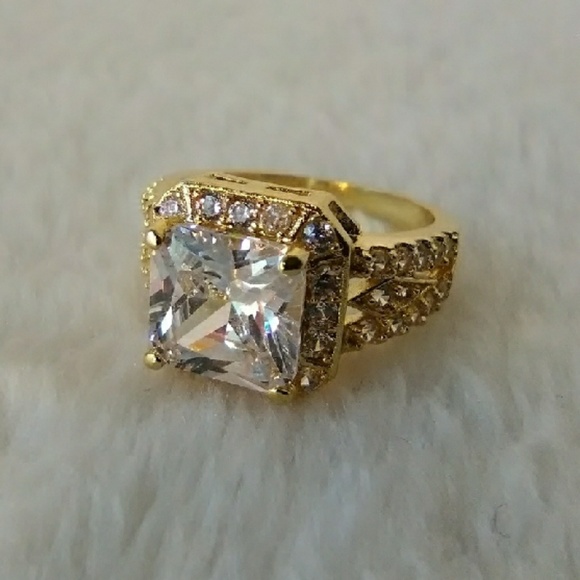 Sale! Size 6 rose gold or yellow gold sim diamond - Picture 3 of 8